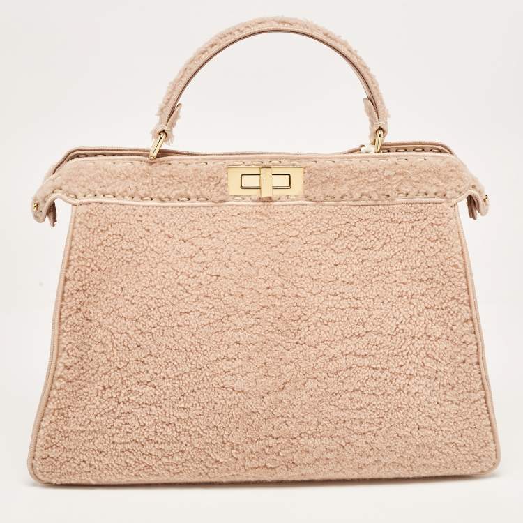 مملوكة مسبقًا Fendi Dusty Pink Shearling Large Peekaboo ISeeU Top Handle Bag