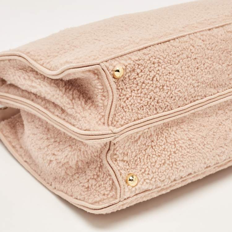 مملوكة مسبقًا Fendi Dusty Pink Shearling Large Peekaboo ISeeU Top Handle Bag