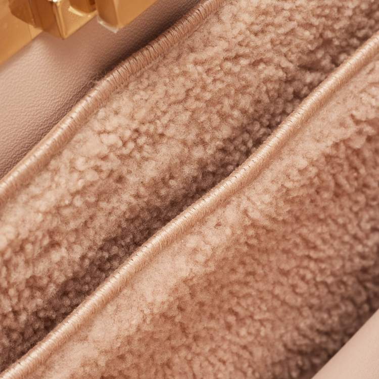 مملوكة مسبقًا Fendi Dusty Pink Shearling Large Peekaboo ISeeU Top Handle Bag