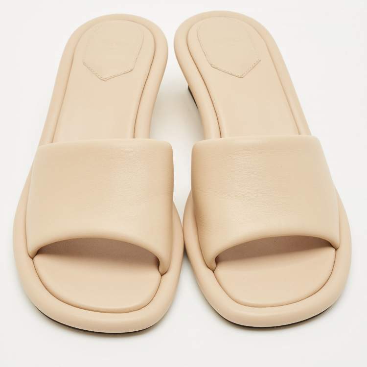 مملوكة مسبقًا Fendi Beige Leather FF Baguette Heel Slide Sandals Size 40