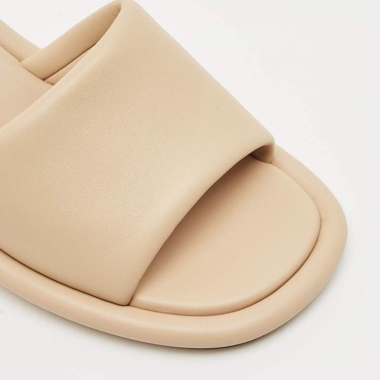 مملوكة مسبقًا Fendi Beige Leather FF Baguette Heel Slide Sandals Size 40