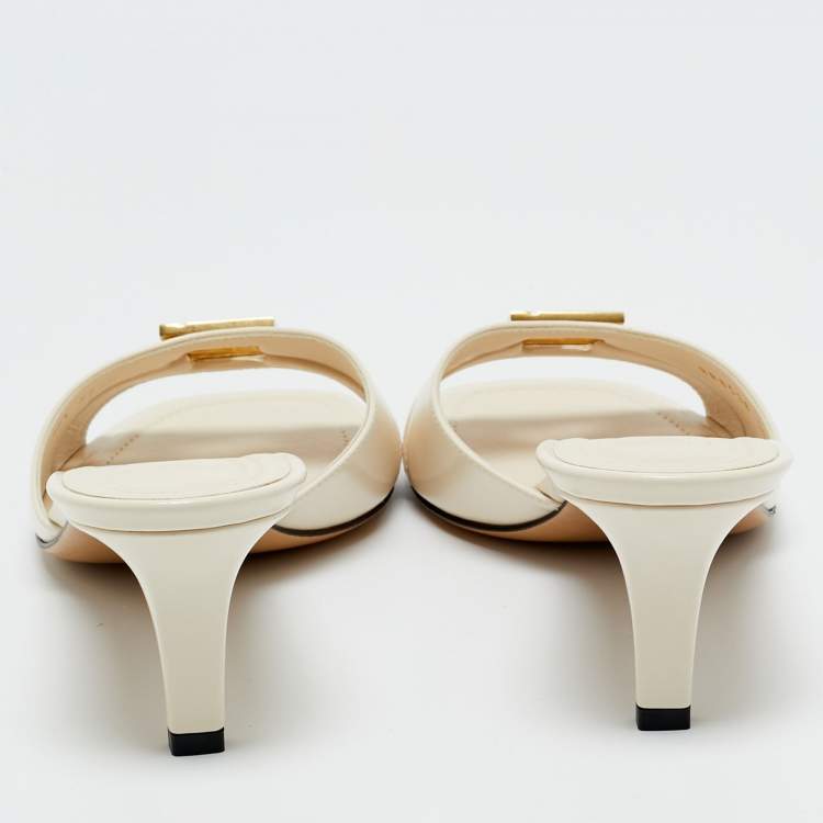 Pre Owned Fendi Cream Leather FF Buckle Slide Sandals Size 38.5
