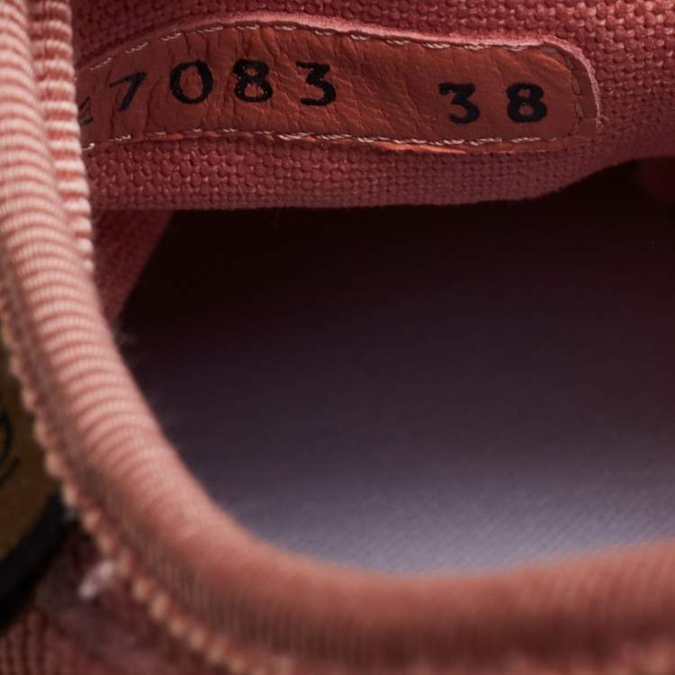 مملوكة مسبقًا Fendi Pink Canvas And PVC FF Logo Low-Top Sneakers Size 38