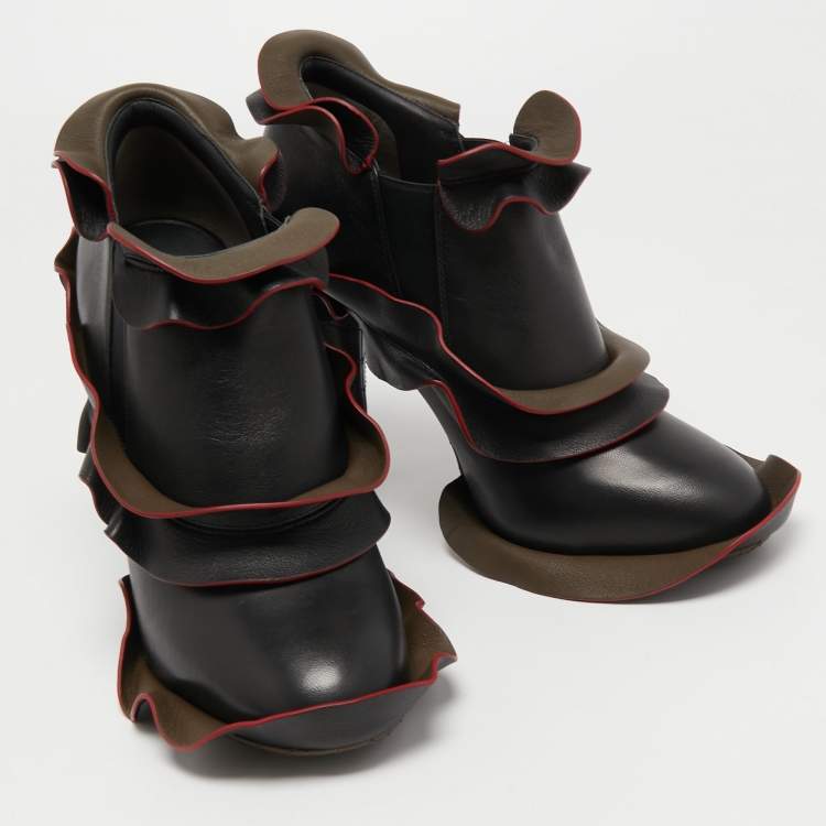 Pre Owned Fendi Black/Grey Leather Ruffled Booties Size 40