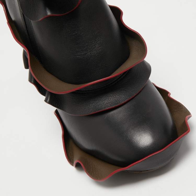 Pre Owned Fendi Black/Grey Leather Ruffled Booties Size 40