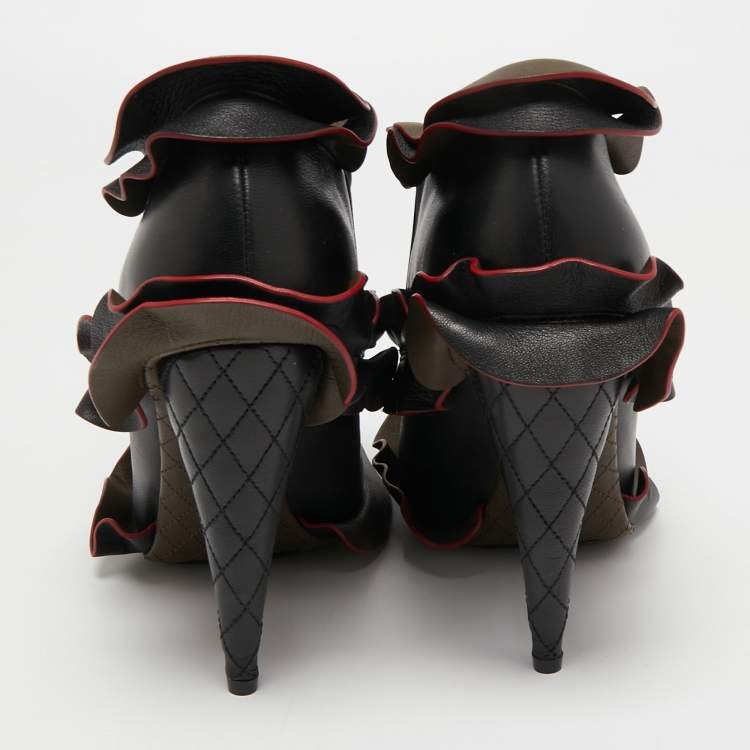 Pre Owned Fendi Black/Grey Leather Ruffled Booties Size 40