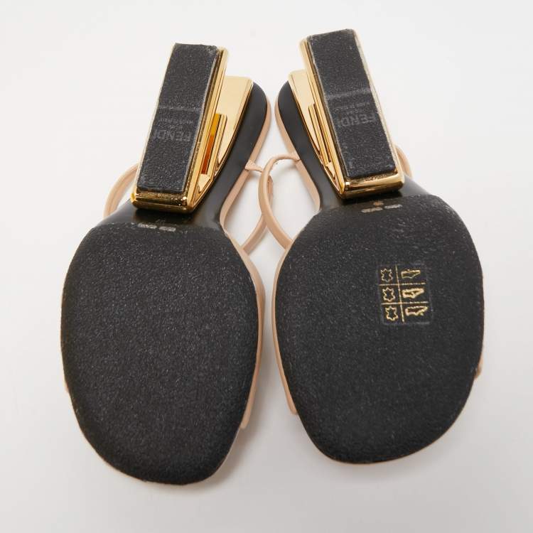 مملوكة مسبقًا Fendi Beige Leather Fendi First Slide Sandals Size 39