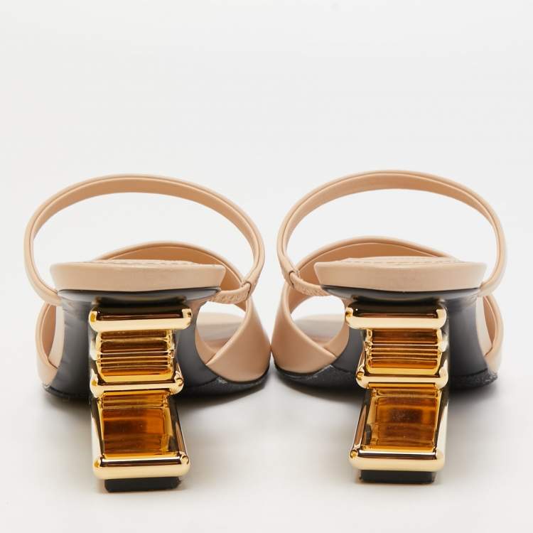 مملوكة مسبقًا Fendi Beige Leather Fendi First Slide Sandals Size 39