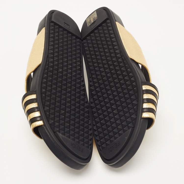 مملوكة مسبقًا Fendi Black/Gold Leather Wave Slides Size 40