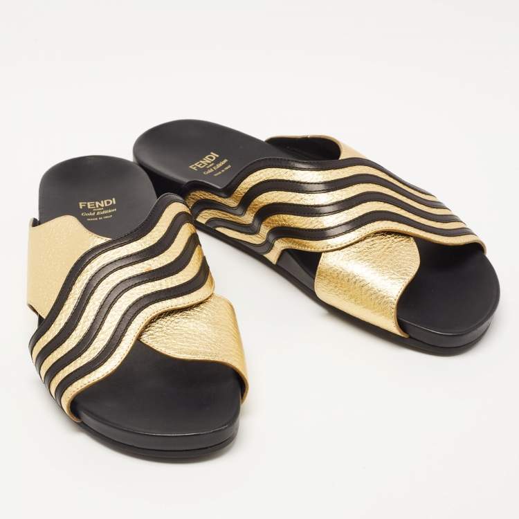 مملوكة مسبقًا Fendi Black/Gold Leather Wave Slides Size 40