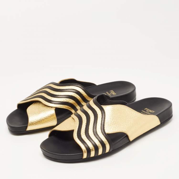 مملوكة مسبقًا Fendi Black/Gold Leather Wave Slides Size 40