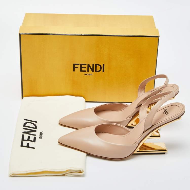 مملوكة مسبقًا Fendi Beige Leather Fendi First Slide Sandals Size 38