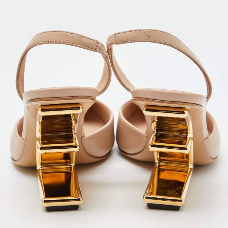 مملوكة مسبقًا Fendi Beige Leather Fendi First Slide Sandals Size 38