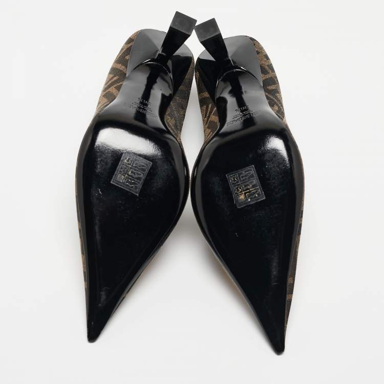 مملوكة مسبقًا Fendi x Versace Fendace Brown Zucca Canvas Medusa Pumps Size 36.5