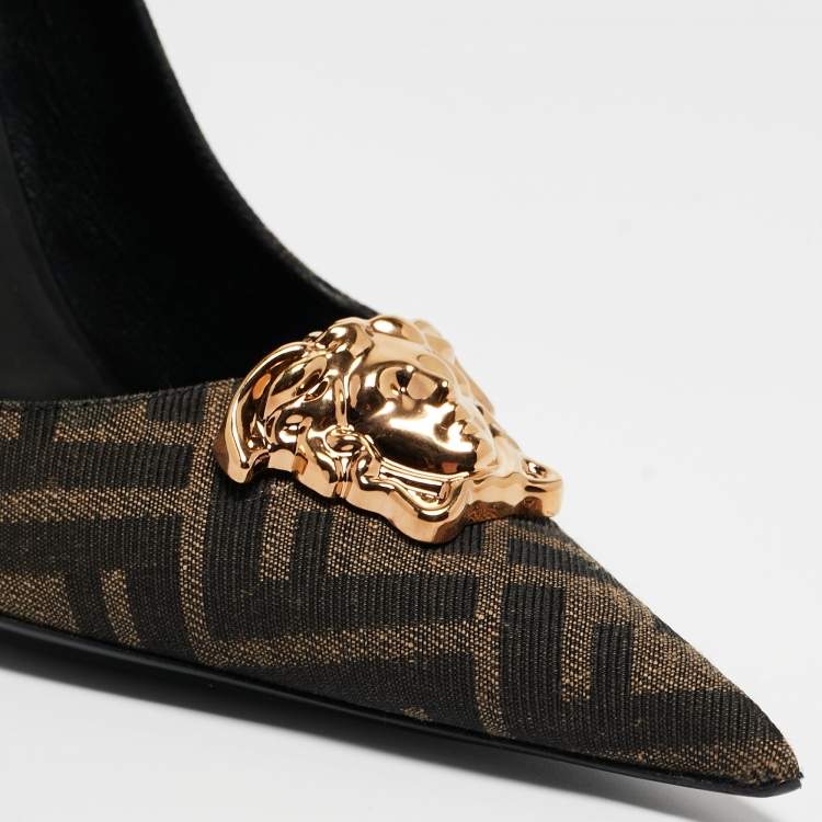 مملوكة مسبقًا Fendi x Versace Fendace Brown Zucca Canvas Medusa Pumps Size 36.5