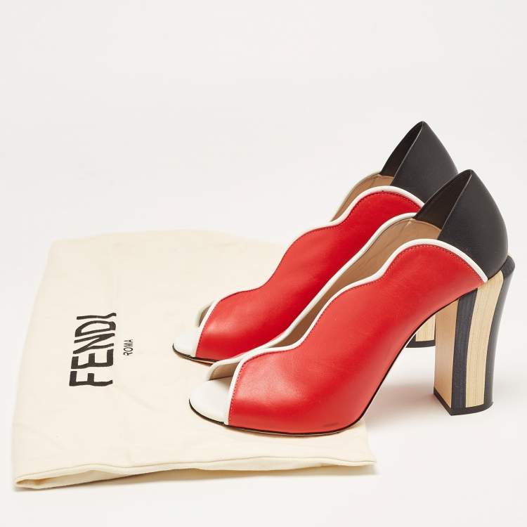 مملوكة مسبقًا Fendi Tricolor Leather Scallop Lined Peep Toe Pumps Size 37.5
