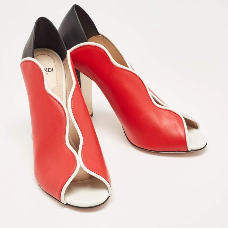مملوكة مسبقًا Fendi Tricolor Leather Scallop Lined Peep Toe Pumps Size 37.5