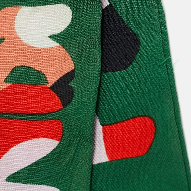 مملوكة مسبقًا Fendi Green Fendi Roma Print Silk Bandeau 