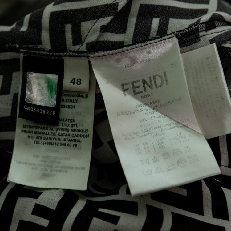 مملوكة مسبقًا Fendi Monochrome FF Logo Printed Silk Pajama L