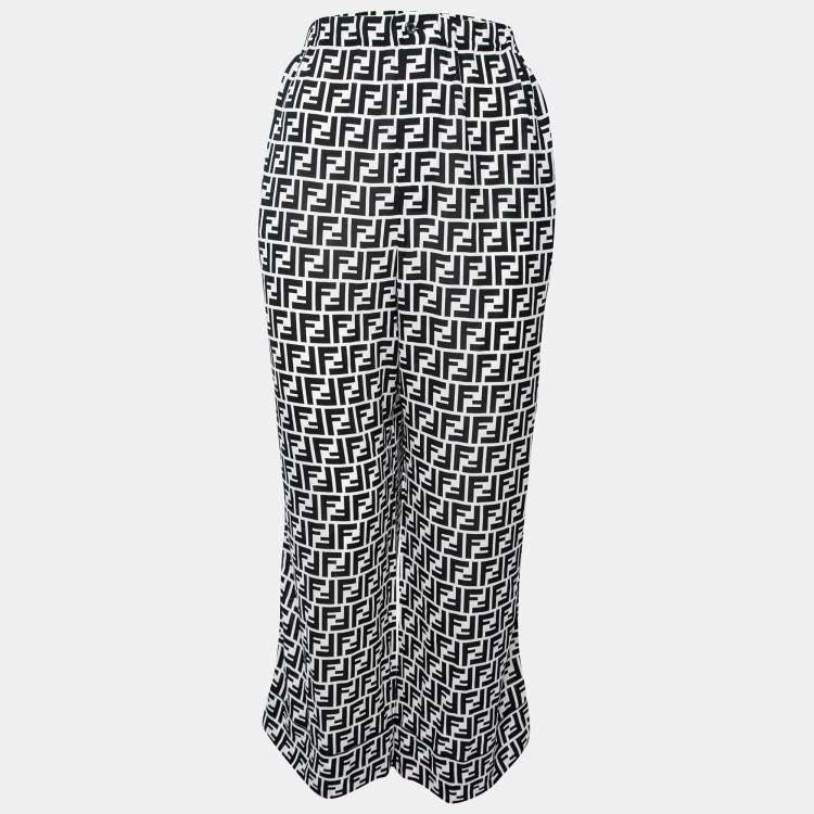مملوكة مسبقًا Fendi Monochrome FF Logo Printed Silk Pajama L