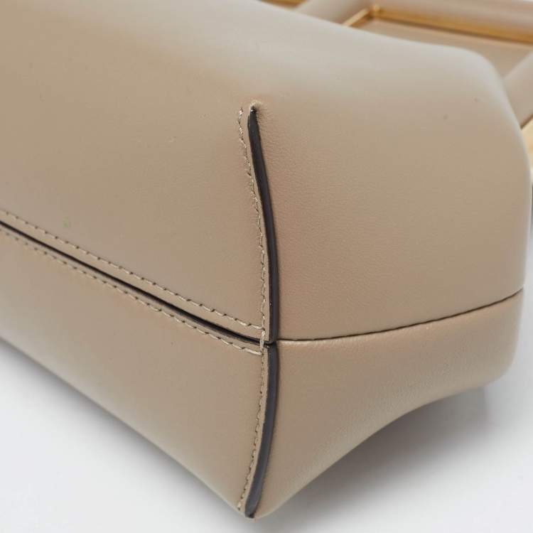 مملوكة مسبقًا Fendi Grey Leather Small Midi First Shoulder Bag