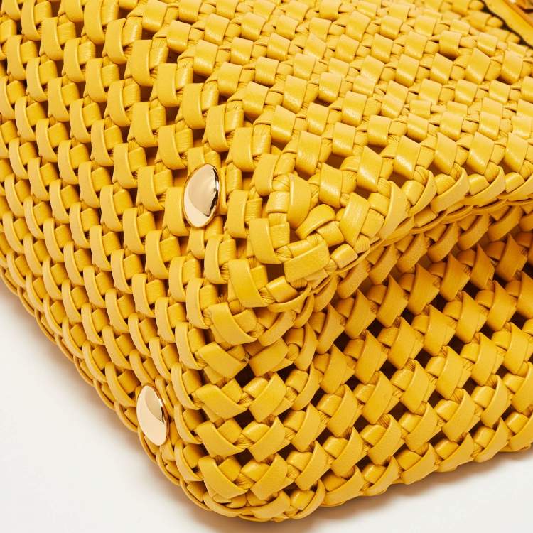 مملوكة مسبقًا Fendi Yellow Woven Leather Medium Peekaboo Top Handle Bag