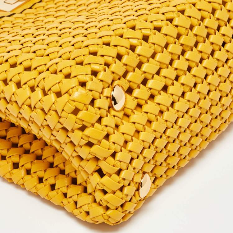 مملوكة مسبقًا Fendi Yellow Woven Leather Medium Peekaboo Top Handle Bag