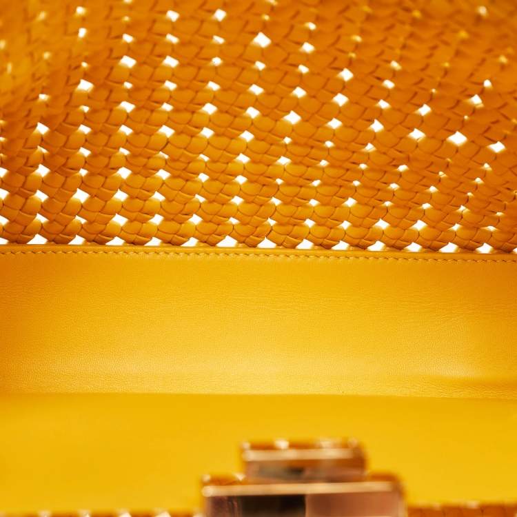 مملوكة مسبقًا Fendi Yellow Woven Leather Medium Peekaboo Top Handle Bag