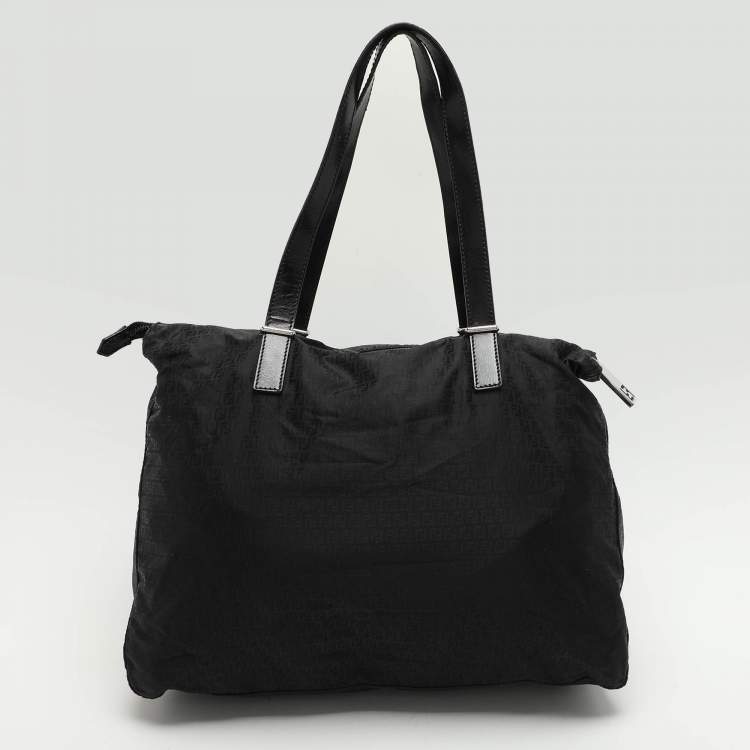 مملوكة مسبقًا Fendi Black Zucchino Nylon Front Pocket Shoulder Bag