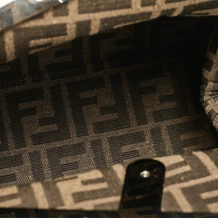 مملوكة مسبقًا Fendi Green Patent Leather Midi first Bag