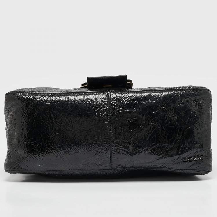 Pre Owned Fendi Black Crinkled Patent Leather Mama Baguette Shoulder Bag