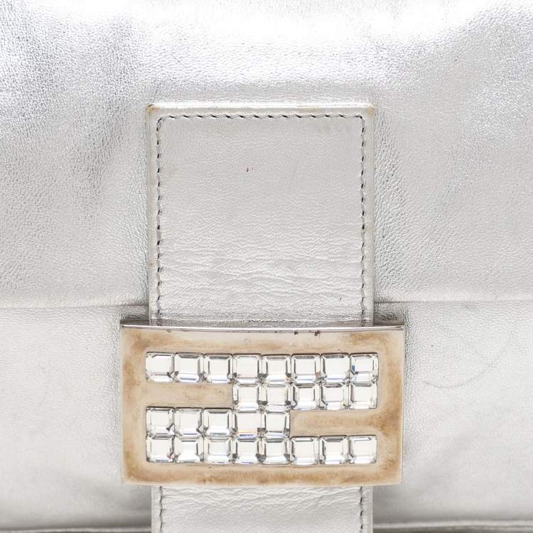 Pre Owned Fendi Silver Leather Mama Baguette Bag
