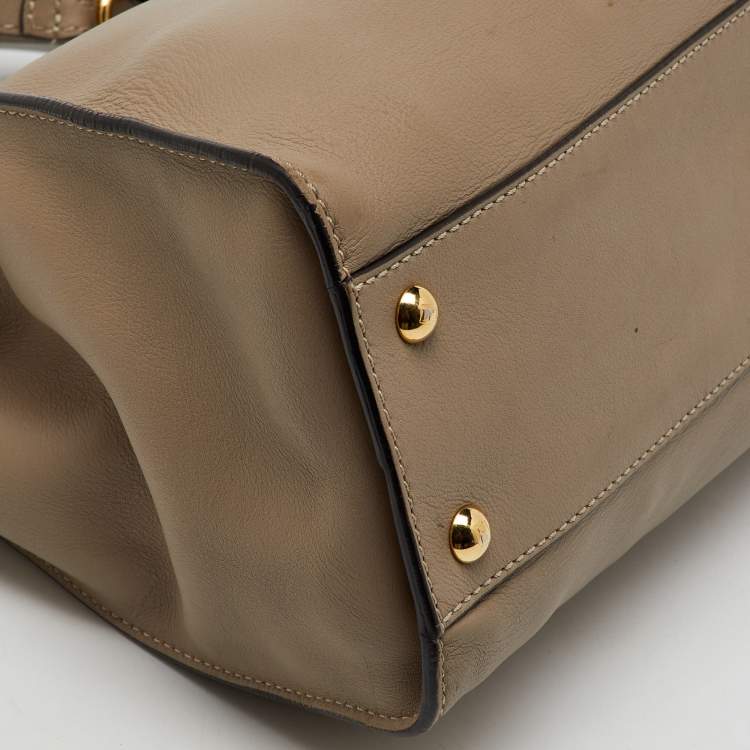 مملوكة مسبقًا Fendi Dark Beige Leather Medium Peekaboo Top Handle Bag