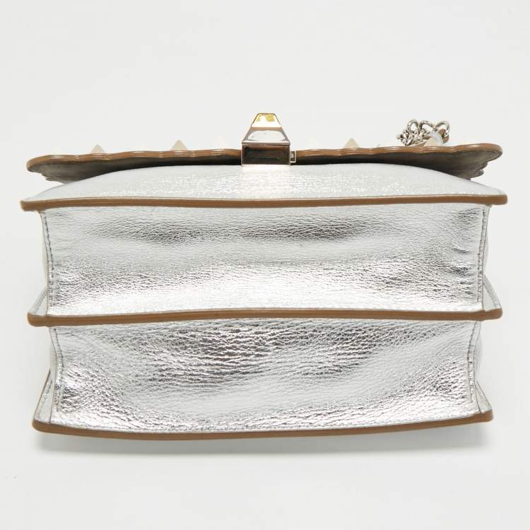 Pre Owned Fendi Silver Leather Small Scalloped Kan I Shoulder Bag
