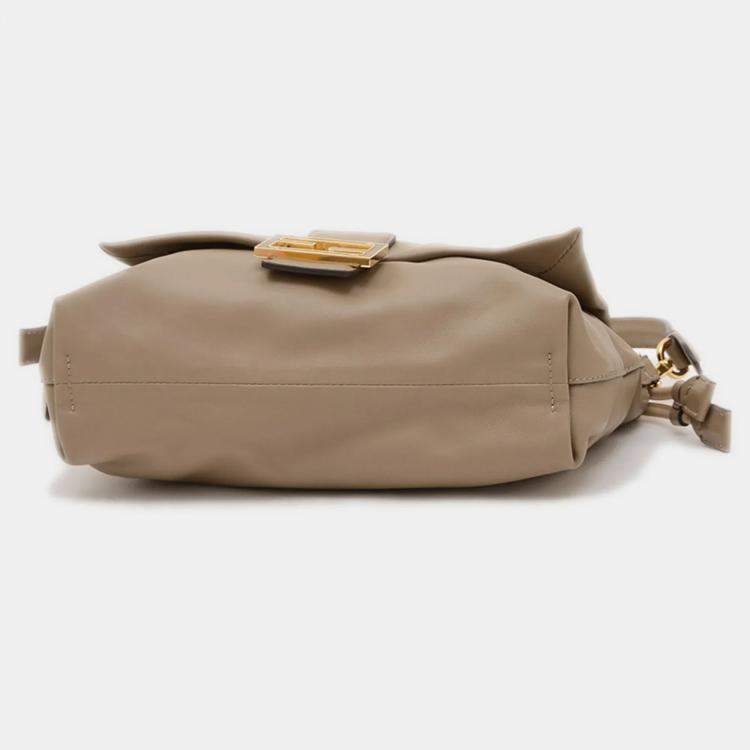 Pre Owned Fendi Mamma Baguette Medium Beige Leather Shoulder Bag