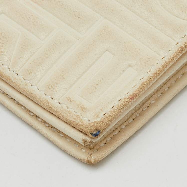 Pre Owned Fendi White Embossed Leather Chain Clutch Bag