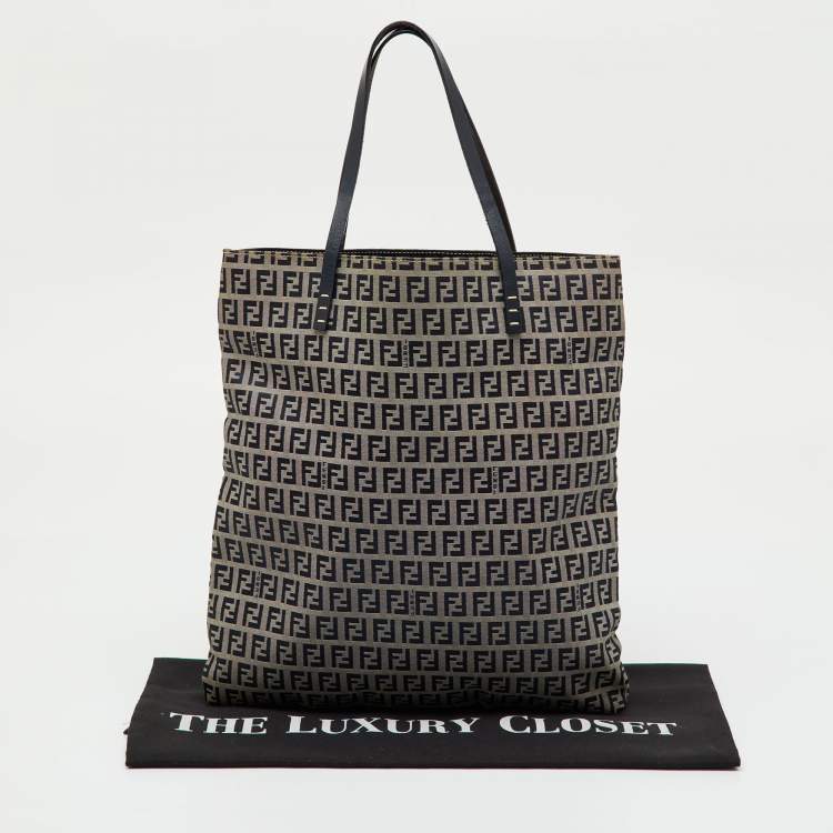 Pre Owned Fendi Navy Blue/Beige Zucchino Canvas and Leather Vintage Shopper Tote