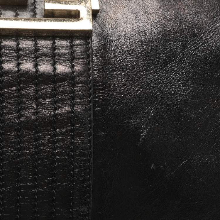 Pre Owned حقيبة كتف فندي ماكسي باغيت جلد سوداء بقلاب