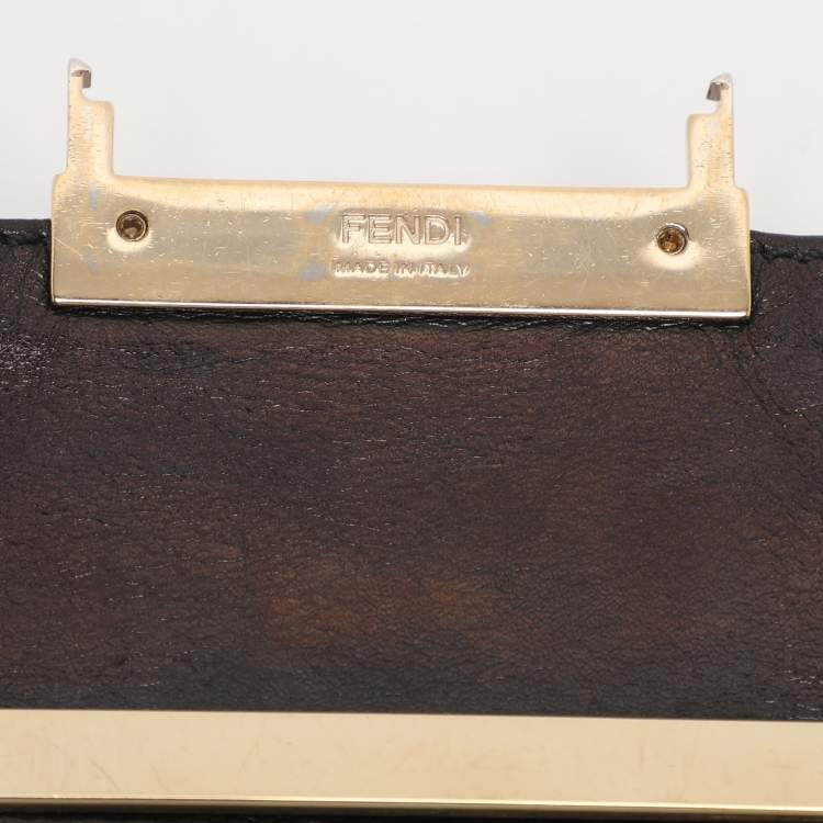 Pre Owned  حقيبة كتف فندي ماكسي باغيت جلد سوداء بقلاب