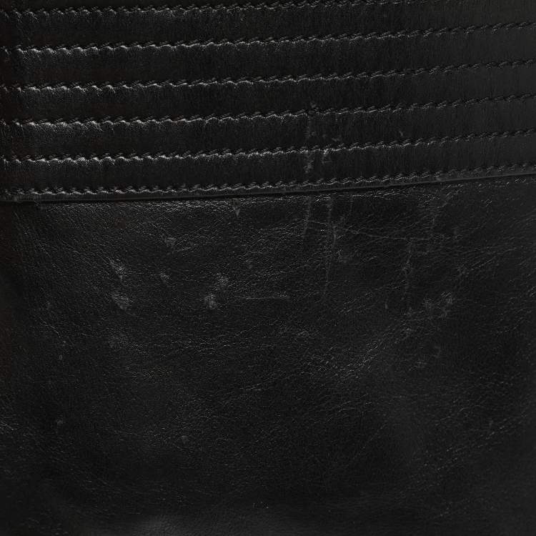 Pre Owned حقيبة كتف فندي ماكسي باغيت جلد سوداء بقلاب