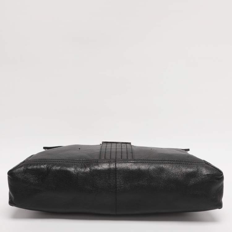 Pre Owned حقيبة كتف فندي ماكسي باغيت جلد سوداء بقلاب