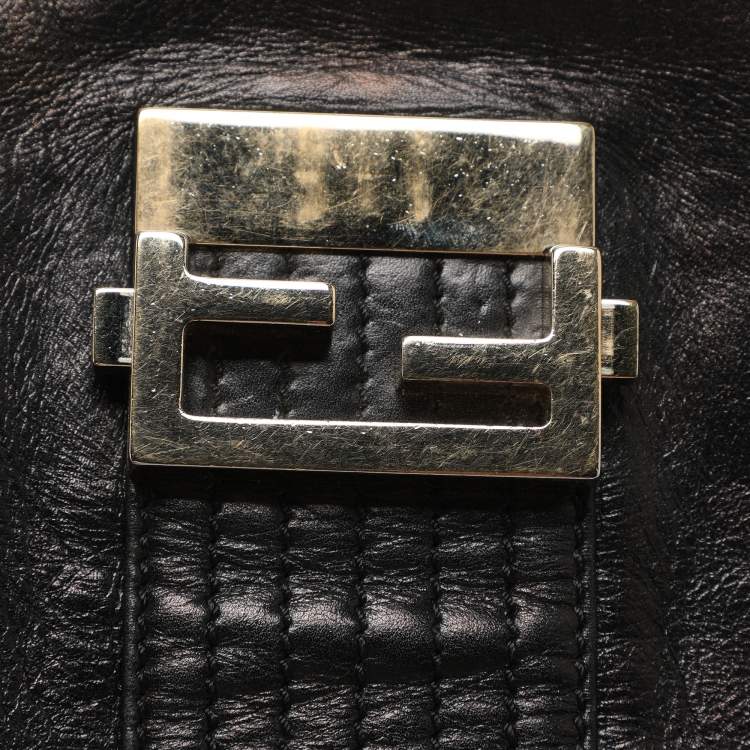 Pre Owned حقيبة كتف فندي ماكسي باغيت جلد سوداء بقلاب