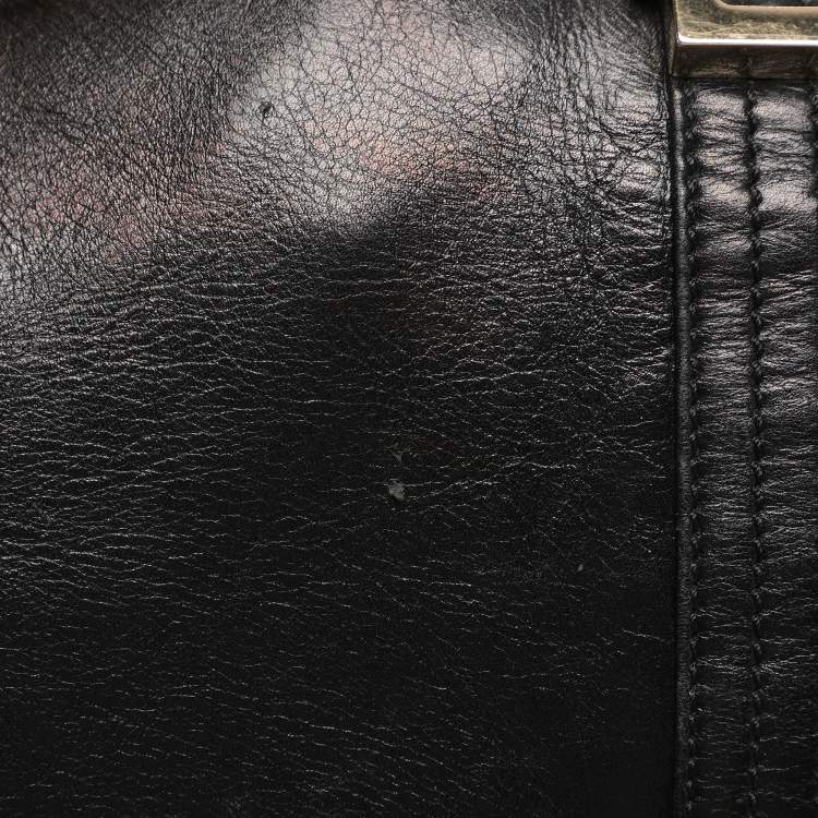 Pre Owned حقيبة كتف فندي ماكسي باغيت جلد سوداء بقلاب