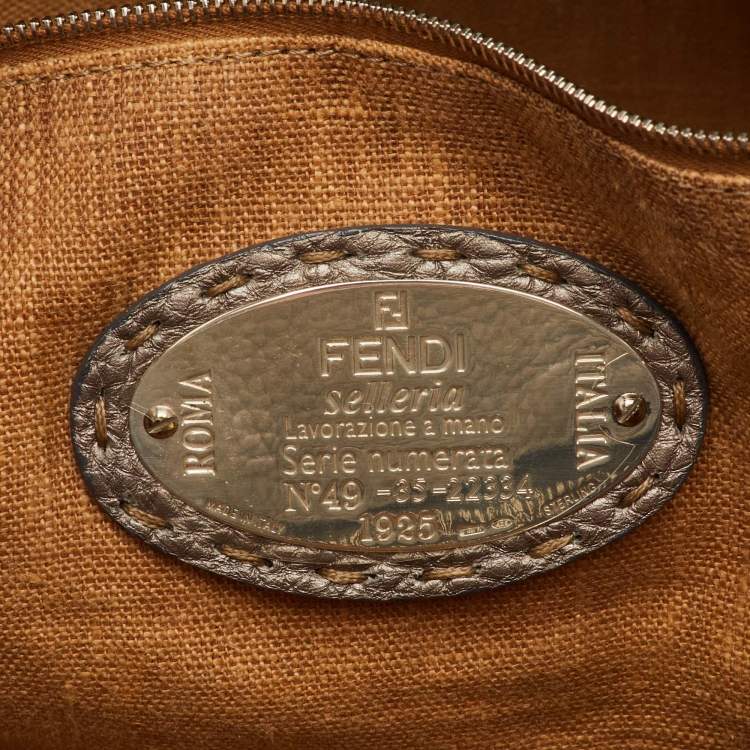 مملوكة مسبقًا Fendi Roll Selleria Metallic Grey Leather Shopper Tote
