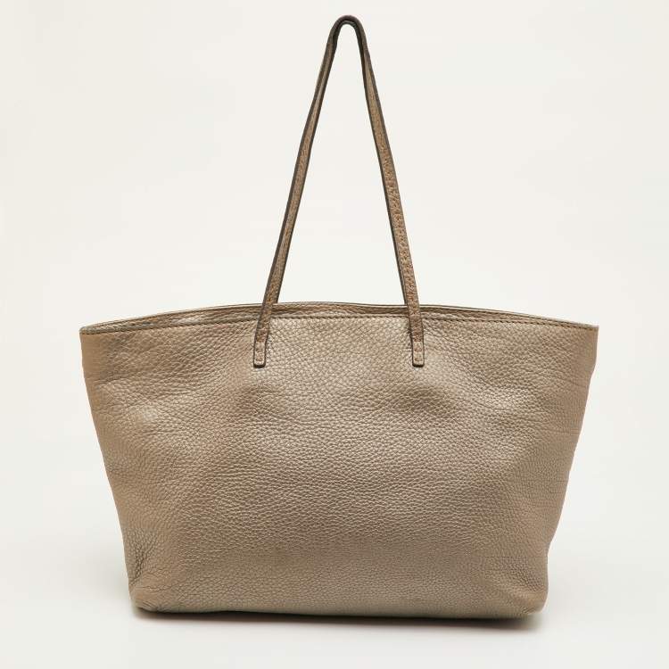 مملوكة مسبقًا Fendi Roll Selleria Metallic Grey Leather Shopper Tote