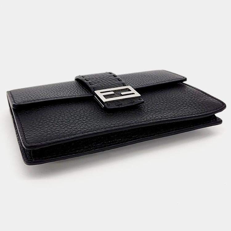 مملوكة مسبقًا Fendi Black Leather Baguette Pouch