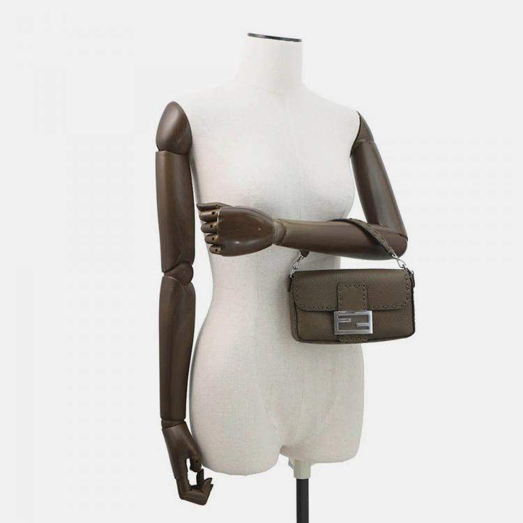 Pre Owned Fendi Baguette Selleria 2-Way Chain Shoulder Bag Khaki Leather Size Mini