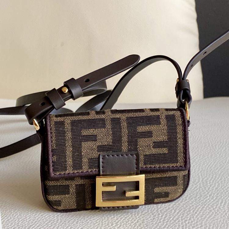 مملوكة مسبقًا Fendi Mini baguette shoulder bag monogram with charm