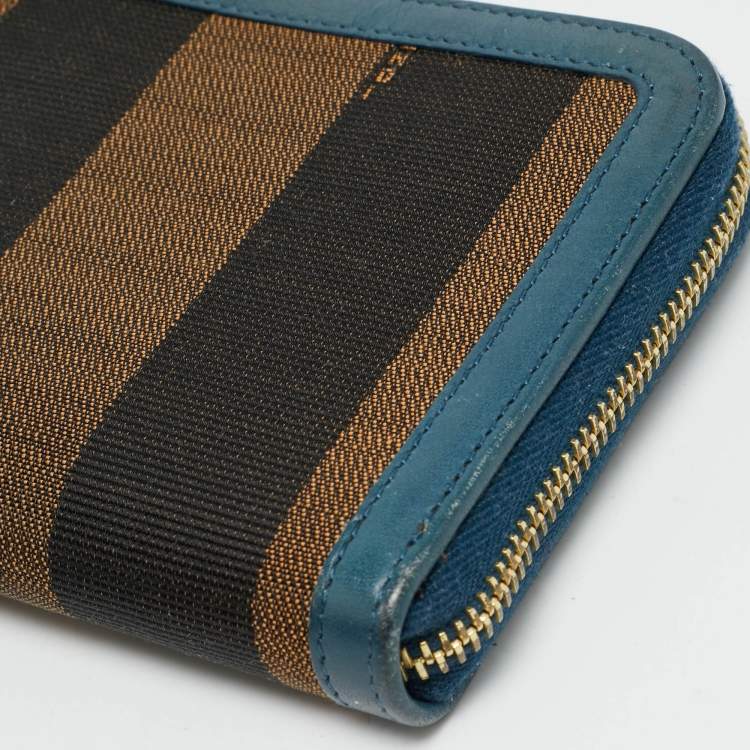 مملوكة مسبقًا Fendi Blue/Tobacco Pequin Canvas Zip Around Wallet