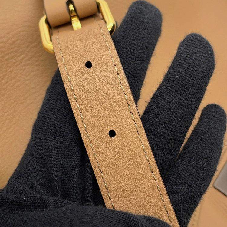 مملوكة مسبقًا Fendi Peekaboo Brown Leather Size Regular